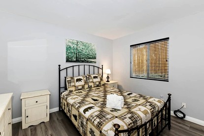 Your Romantic Getaway: Cozy Cabin with Hot Tub in Big Bear - Big Bear Lake, California - glamping.directory