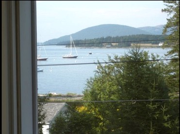 Charming and Authentic Seaside Cottage Rental near Acadia National Park, Maine - Southwest Harbor, Maine - glamping.directory