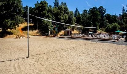 Cozy Family-Friendly Yurts with Shared Pool near Yosemite National Park - Groveland, California - glamping.directory