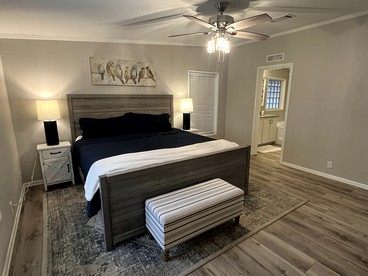 Spacious Vacation Rental with Stunning Lake Views from the Incredible Deck for an Amazing Getaway in Sabine National Forest in Hemphill, Texas - Hemphill, Texas - glamping.directory