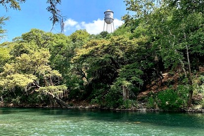 Unique Picturesque Cabin Incredible for Groups or Families in Texas - New Braunfels, Texas - glamping.directory