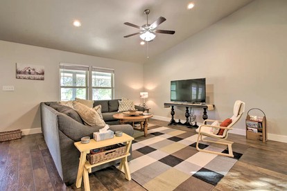 A Slice of Paradise: Newly Remodeled Rental on 25 Acres in Marble Falls, Texas - Marble Falls, Texas - glamping.directory