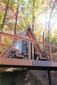 Lofted Cabin Wonderful for Outdoor Adventures near Tappan Lake in Ohio - Deersville, Ohio - glamping.directory