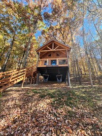 Lofted Cabin Wonderful for Outdoor Adventures near Tappan Lake in Ohio - Deersville, Ohio - glamping.directory