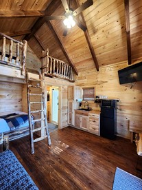 Lofted Cabin Wonderful for Outdoor Adventures near Tappan Lake in Ohio - Deersville, Ohio - glamping.directory