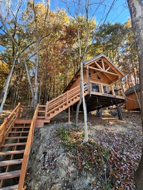Lofted Cabin Wonderful for Outdoor Adventures near Tappan Lake in Ohio - Deersville, Ohio - glamping.directory