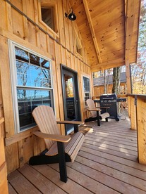 Lofted Cabin Wonderful for Outdoor Adventures near Tappan Lake in Ohio - Deersville, Ohio - glamping.directory