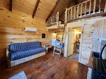 Lofted Cabin Wonderful for Outdoor Adventures near Tappan Lake in Ohio - Deersville, Ohio - glamping.directory