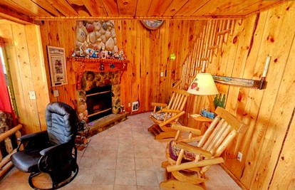 Utterly Unique Pet-friendly Vacation Cottage in Walker, Minnesota - Walker, Minnesota - glamping.directory