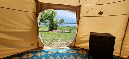 Luna Bell on the Lake, Winthrop, WA - Winthrop, Washington - glamping.directory