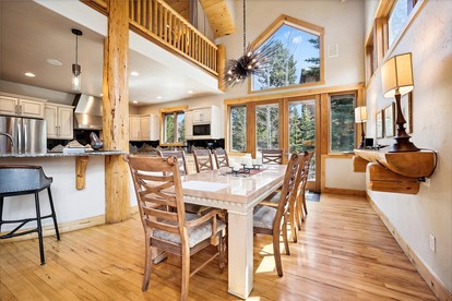 Wonderful Cabin with Hot-tub and Fireplace in Frisco, Colorado - Frisco, Colorado - glamping.directory
