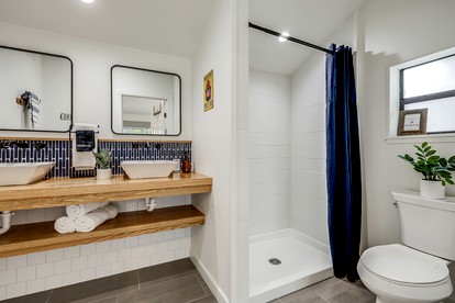 Outstanding Modern Cabin with Spectacular Outdoor and Indoor Areas in Texas - Leander, Texas - glamping.directory
