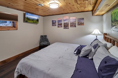 Luxury Cabin with Hot Tub, Movie Theater, Game Room, and Stunning Golf Course Views in Gatlinburg, Tennessee - Pittman Center, Tennessee - glamping.directory