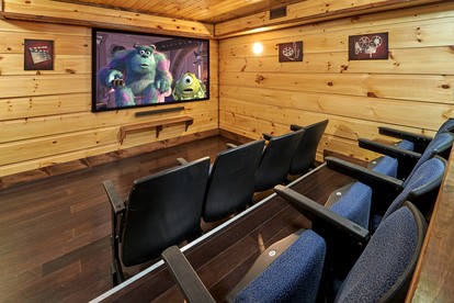 Luxury Cabin with Hot Tub, Movie Theater, Game Room, and Stunning Golf Course Views in Gatlinburg, Tennessee - Pittman Center, Tennessee - glamping.directory