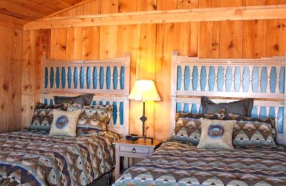 Cozy Western-Themed Log Getaway on Route 66 in Williams, Arizona - Williams, Arizona - glamping.directory