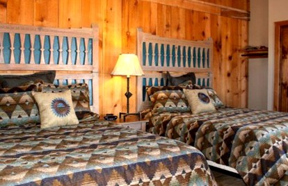 Cozy Western-Themed Log Getaway on Route 66 in Williams, Arizona - Williams, Arizona - glamping.directory