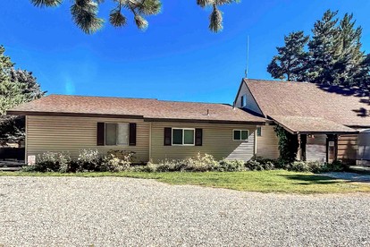 Stylish Tiny House Vacation Rental in Swan Valley, ID near Jackson Hole - Irwin, Idaho - glamping.directory