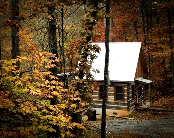 Beautiful Waterfront Cabin with Hot Tub near Winston-Salem, North Carolina - Elkin, North Carolina - glamping.directory