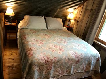 Beautiful Waterfront Cabin with Hot Tub near Winston-Salem, North Carolina - Elkin, North Carolina - glamping.directory