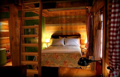 Beautiful Waterfront Cabin with Hot Tub near Winston-Salem, North Carolina - Elkin, North Carolina - glamping.directory