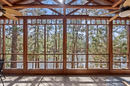 Tranquil Peaceful Cabin with Stunning Lake Views in La Grange, Texas - La Grange, Texas - glamping.directory
