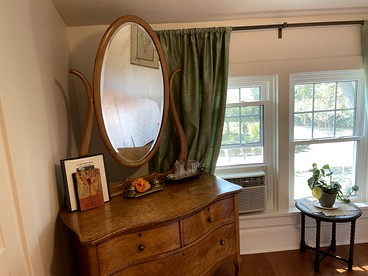 Romantic Getaway in a Bed and Breakfast Lodge with Garden Views in Elkhorn, Wisconsin - Elkhorn, Wisconsin - glamping.directory