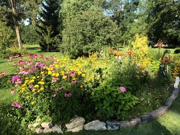 Romantic Getaway in a Bed and Breakfast Lodge with Garden Views in Elkhorn, Wisconsin - Elkhorn, Wisconsin - glamping.directory