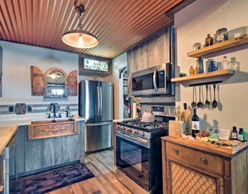 Exciting Hobbit House Rental Ideal for a Fun Vacation in Arkansas - Fayetteville, Arkansas - glamping.directory