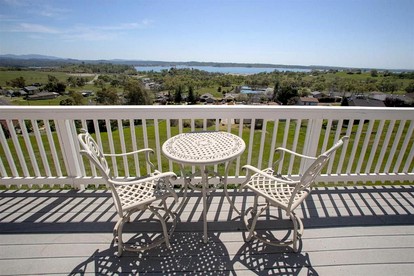 Spacious Retreat near Lake Camanche for Weekend Getaways from Sacramento - Ione, California - glamping.directory