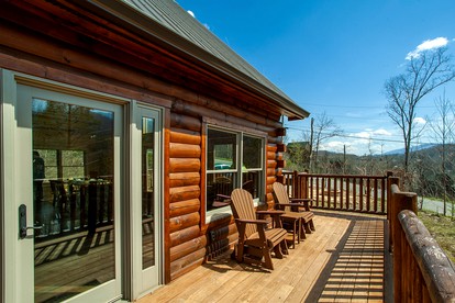 Spacious Tennessee Glamping Cabins for Unforgettable Escapes in Gatlinburg - Gatlinburg, Tennessee - glamping.directory
