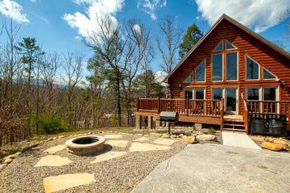 Spacious Tennessee Glamping Cabins for Unforgettable Escapes in Gatlinburg - glamping.directory