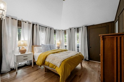Modern Light-Filled Cabin with Fire Pit and Deck near Berkeley Springs, West Virginia - Hedgesville, West Virginia - glamping.directory