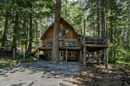 Pet-Friendly Cabin Rental in Leavenworth, WA - glamping.directory