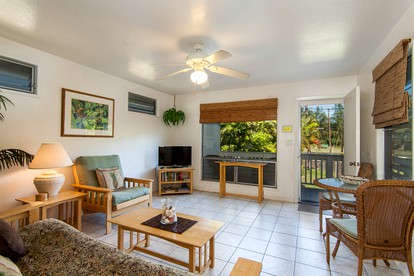 Impressive Beach House with Beach Access in Lihue, Hawaii - Lihue, Hawaii - glamping.directory