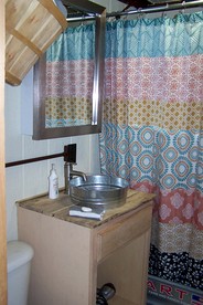 Cozy Tiny House in Tennessee Forest with Loft Beds & Country Breakfast - Lebanon, Tennessee - glamping.directory