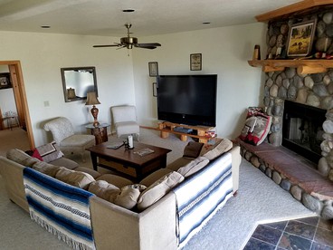 Spacious Log Cabin Rental Perfect for Large Groups in Durango, Colorado - Durango, Colorado - glamping.directory