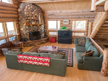 Spacious Log Cabin Rental Perfect for Large Groups in Durango, Colorado - Durango, Colorado - glamping.directory