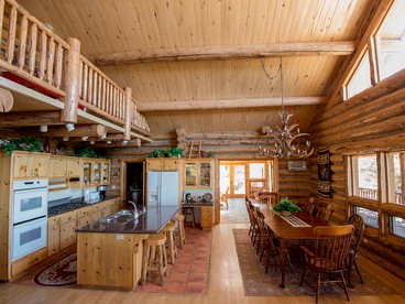 Spacious Log Cabin Rental Perfect for Large Groups in Durango, Colorado - Durango, Colorado - glamping.directory