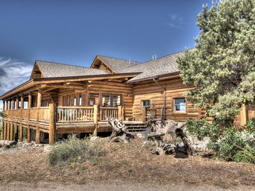 Spacious Log Cabin Rental Perfect for Large Groups in Durango, Colorado - Durango, Colorado - glamping.directory