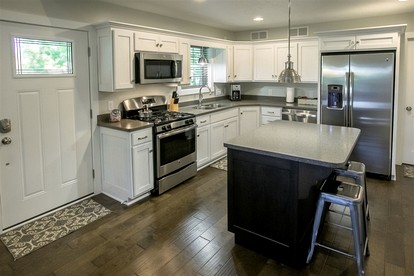 Sweet Private Cabin with Jacuzzi and Fire Pit in Ohio - Sugarcreek, Ohio - glamping.directory