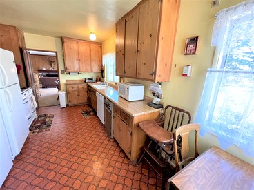 Quaint and Rustic Cabin Rental with Views of Lake Arrowhead, Perfect for California Glamping - Lake Arrowhead, California - glamping.directory
