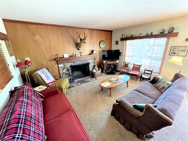 Quaint and Rustic Cabin Rental with Views of Lake Arrowhead, Perfect for California Glamping - Lake Arrowhead, California - glamping.directory