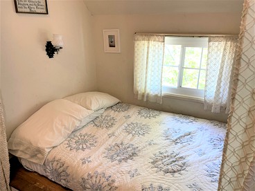 Quaint and Rustic Cabin Rental with Views of Lake Arrowhead, Perfect for California Glamping - Lake Arrowhead, California - glamping.directory