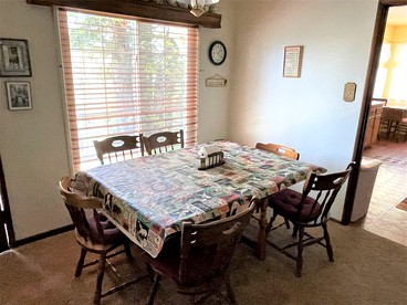Quaint and Rustic Cabin Rental with Views of Lake Arrowhead, Perfect for California Glamping - Lake Arrowhead, California - glamping.directory