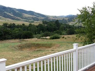 Modern Family-Friendly Ranch Cabin Rental with Outdoor Hot Tub near Medford - Ashland, Oregon - glamping.directory