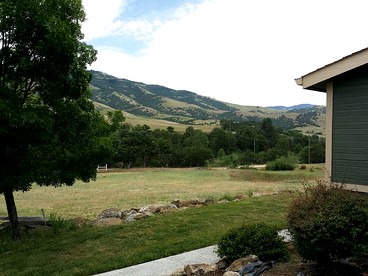 Modern Family-Friendly Ranch Cabin Rental with Outdoor Hot Tub near Medford - Ashland, Oregon - glamping.directory