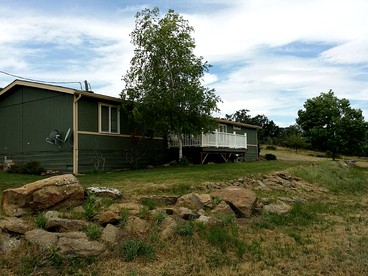 Modern Family-Friendly Ranch Cabin Rental with Outdoor Hot Tub near Medford - glamping.directory