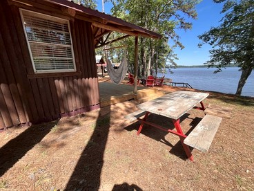 Cozy Waterfront Cabin for a Memorable Getaway on Toledo Bend Lake in Hemphill, Texas - Hemphill, Texas - glamping.directory