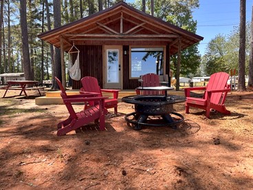 Cozy Waterfront Cabin for a Memorable Getaway on Toledo Bend Lake in Hemphill, Texas - glamping.directory