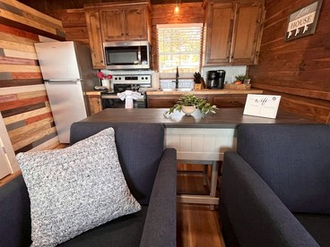 Cozy Waterfront Cabin for a Memorable Getaway on Toledo Bend Lake in Hemphill, Texas - Hemphill, Texas - glamping.directory